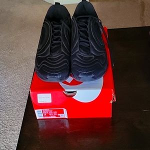 AUTHENTIC NIKE AIRMAX